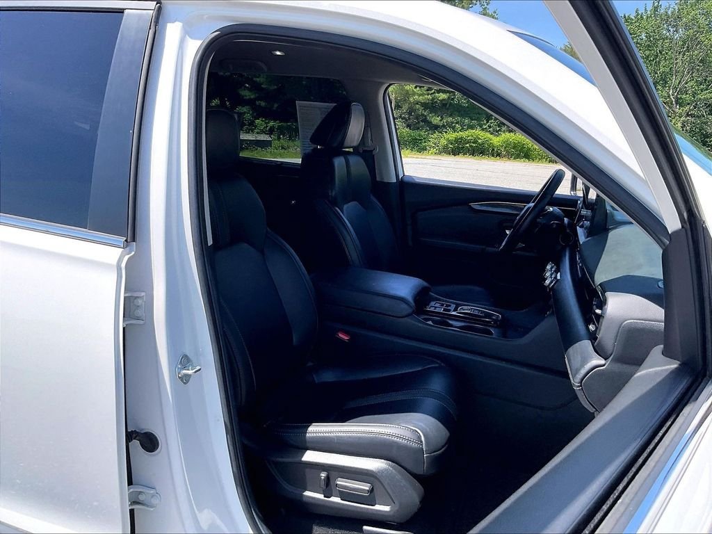 Used 2025 Honda Pilot EX-L image 11