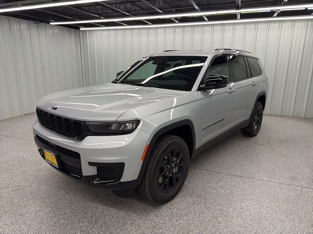 New 2025 Jeep Grand Cherokee L Altitude image 3