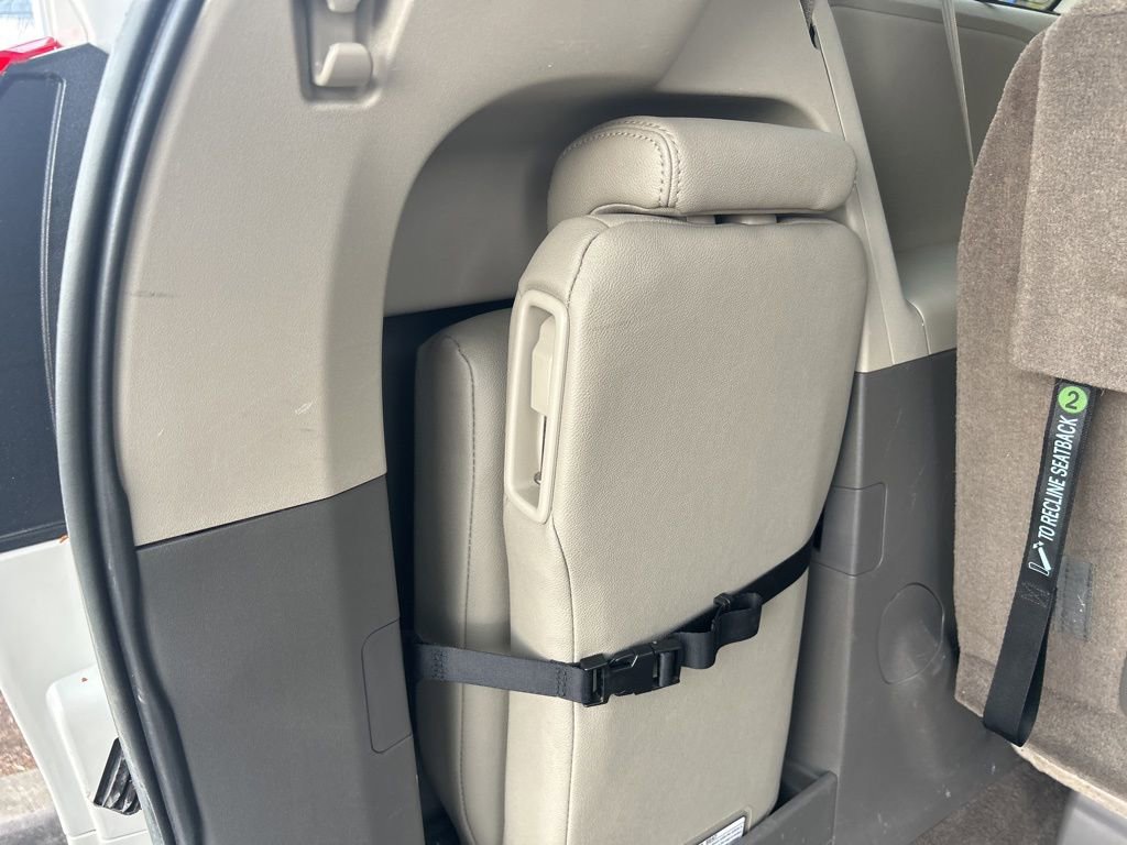 Used 2017 Toyota Sienna XLE w/ XLE Navigation Package image 14