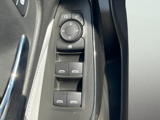 Used 2025 Chevrolet Trax LT FWD image 14