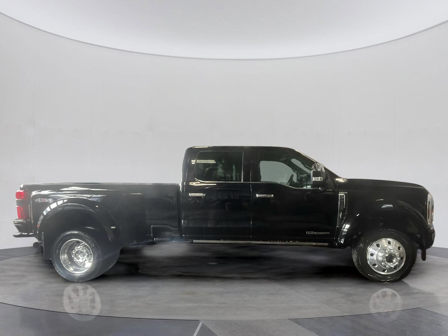 Certified 2024 Ford F450 Platinum w/ Camper Package image 7