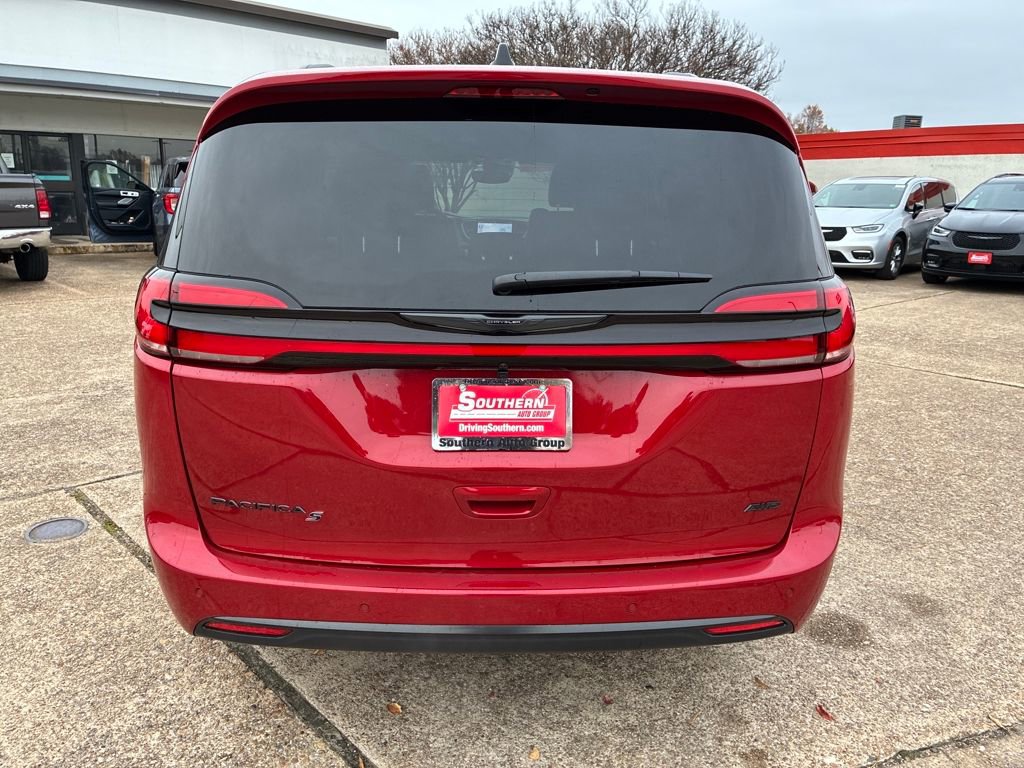 New 2026 Chrysler Pacifica Select AWD/4WD image 4