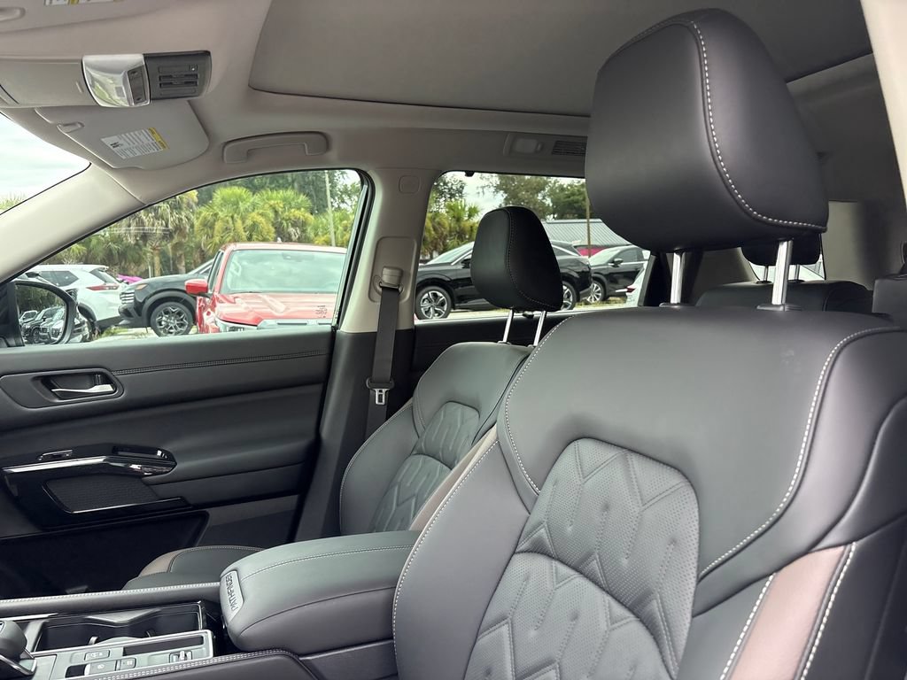 New 2026 Nissan Pathfinder Platinum FWD image 4