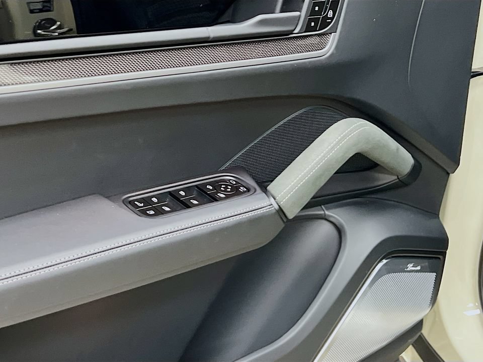 Certified 2026 Porsche Cayenne Turbo AWD/4WD image 19