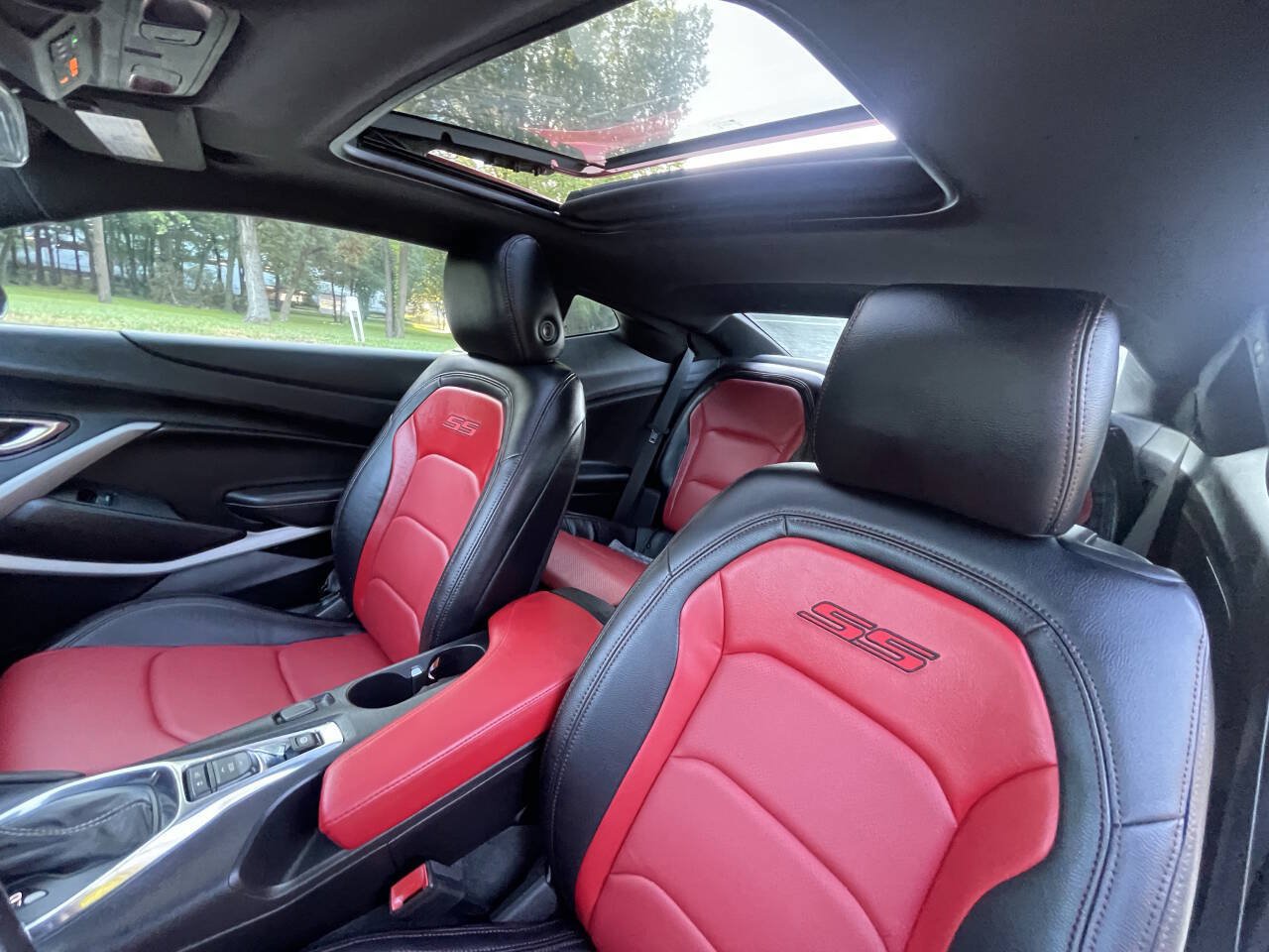 Used 2019 Chevrolet Camaro SS w/ Black Appearance Package RWD image 3
