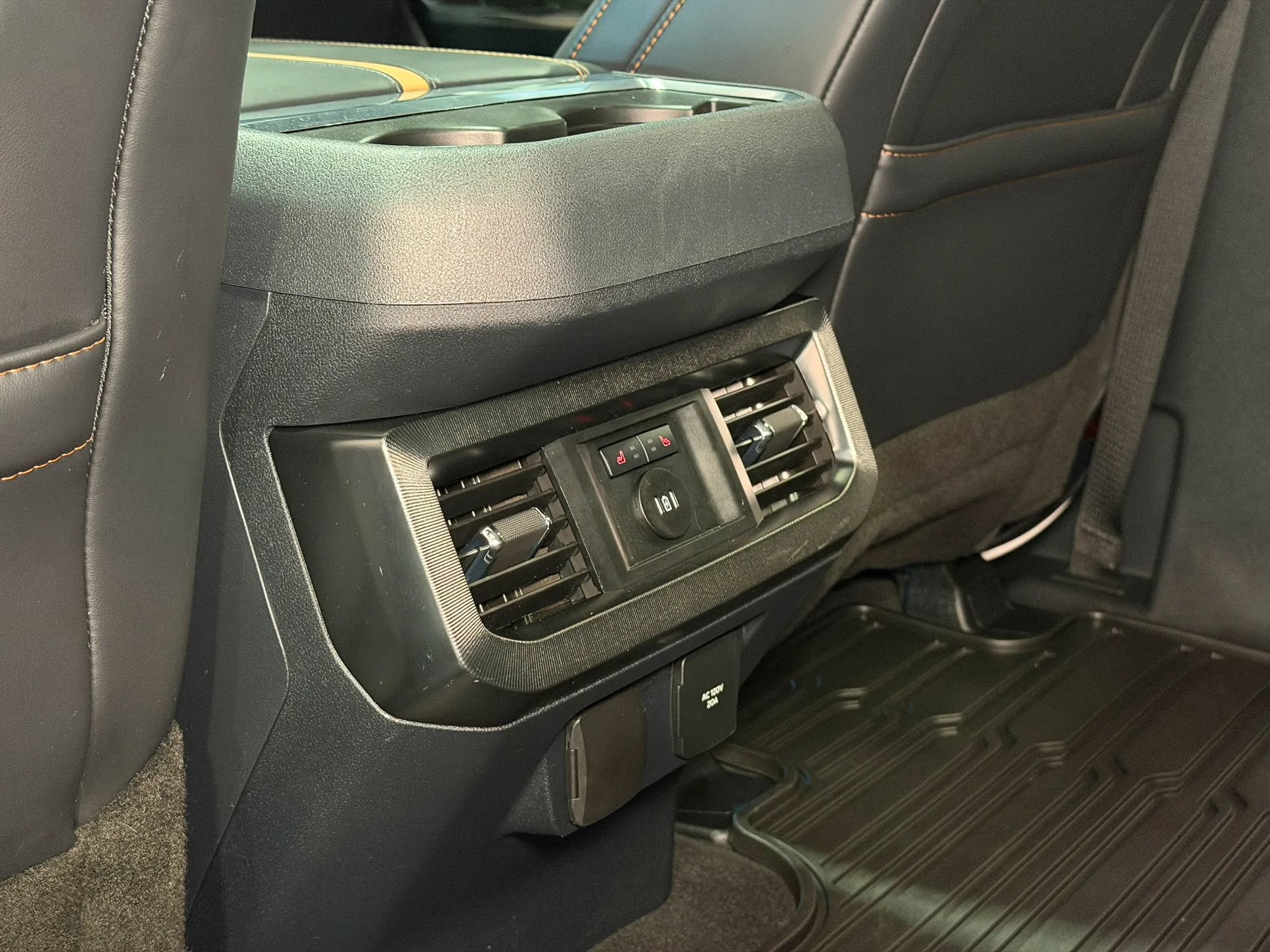 Used 2023 Ford F350 Platinum w/ FX4 Off-Road Package AWD/4WD image 14