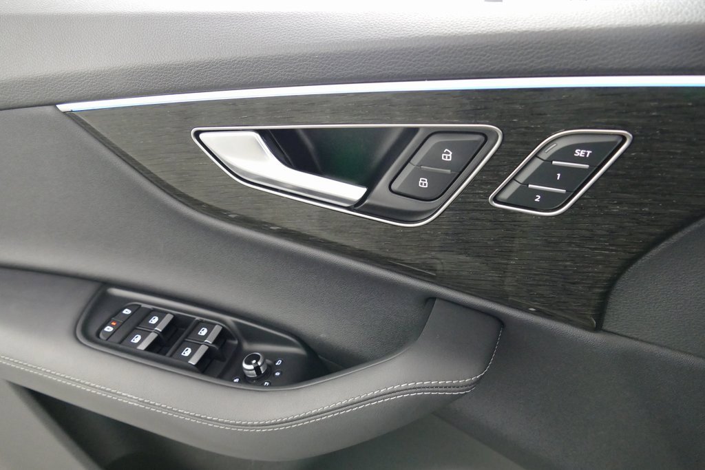 Used 2025 Audi Q7 3.0T Premium Plus image 11