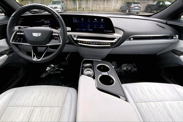 Used 2024 Cadillac Lyriq Luxury AWD/4WD image 15