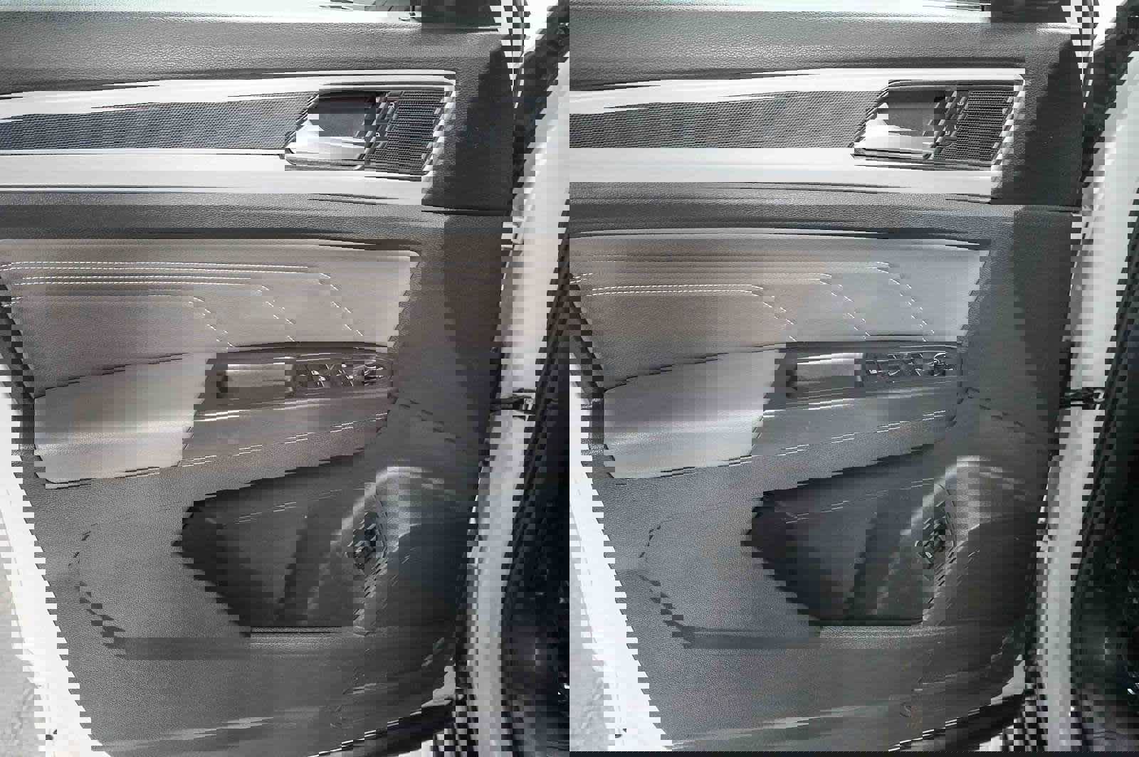 Used 2021 Volkswagen Atlas SEL R-Line image 22