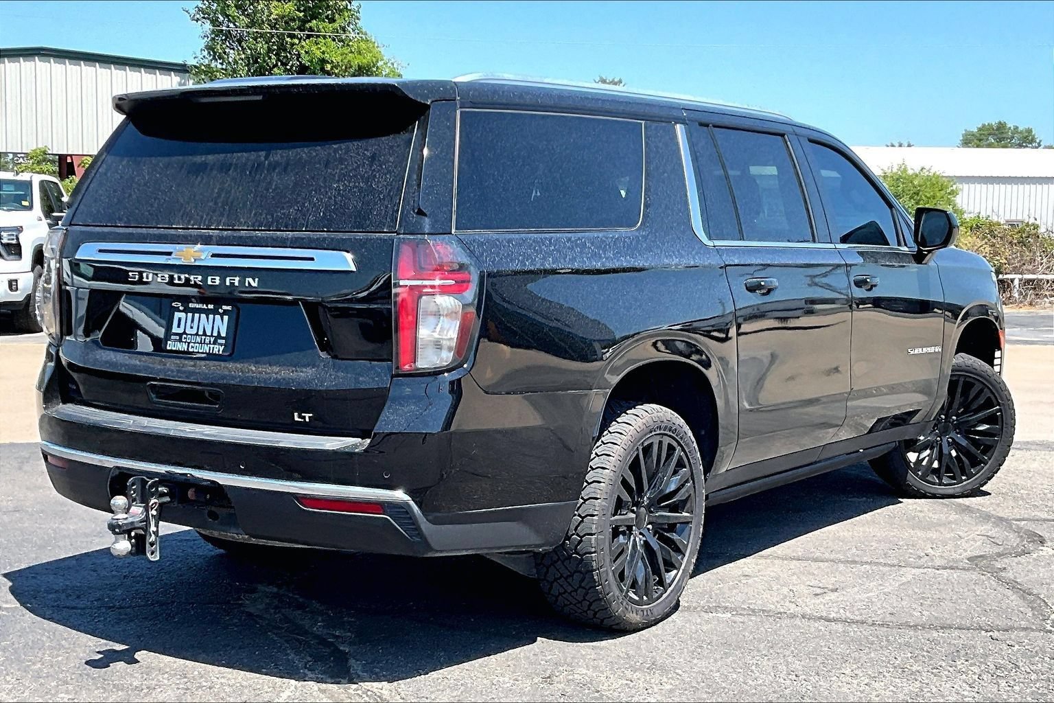 Used 2022 Chevrolet Suburban LT AWD/4WD image 2