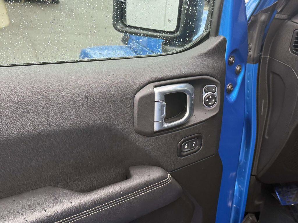 Used 2022 Jeep Wrangler Unlimited Sahara AWD/4WD image 31