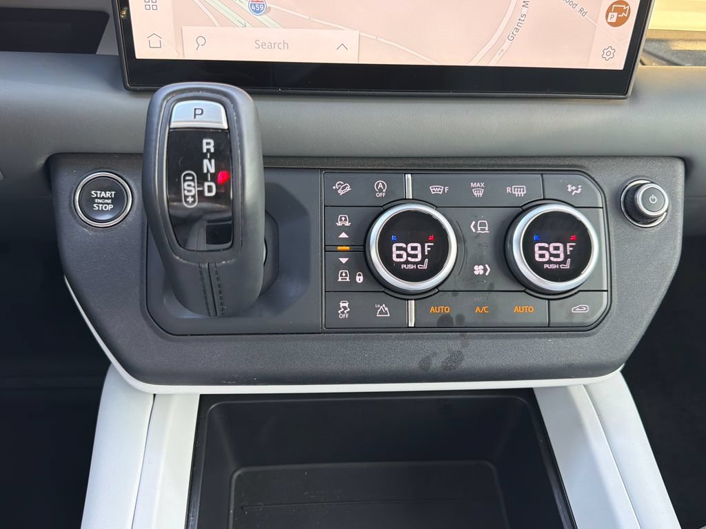 Used 2025 Land Rover Defender 130 X-Dynamic SE AWD/4WD image 27