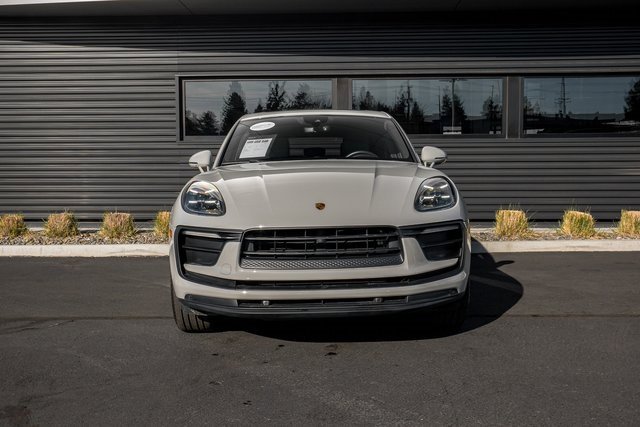 Used 2022 Porsche Macan w/ Premium Package Plus image 6