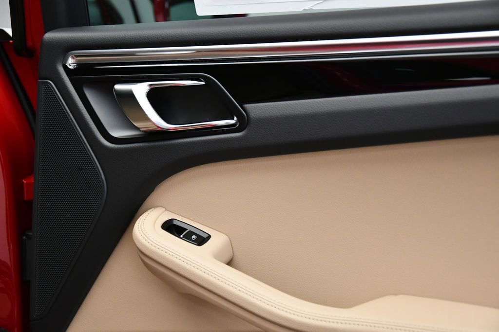 Used 2025 Porsche Macan Turbo image 49