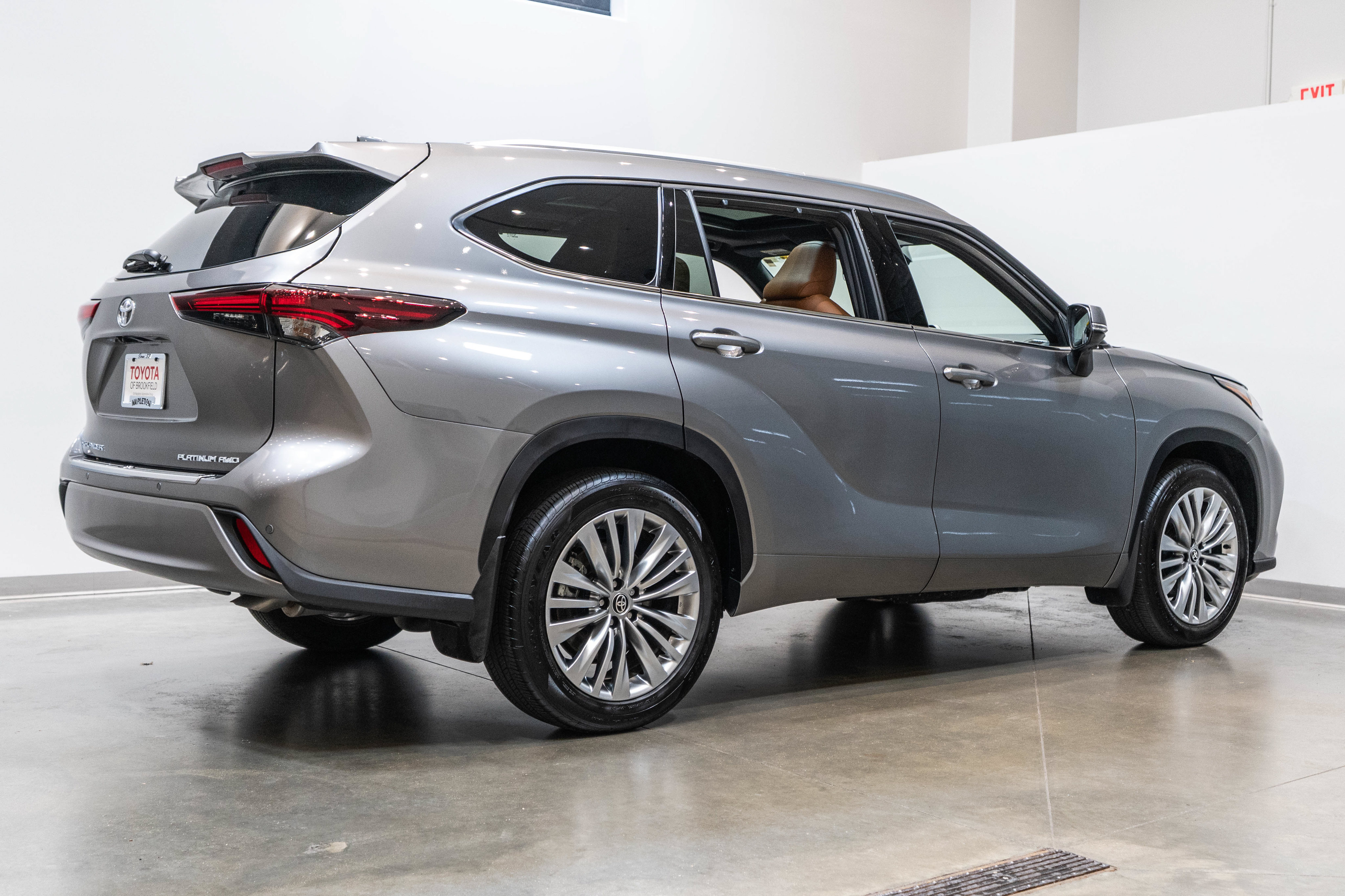 Certified 2026 Toyota Highlander Platinum AWD/4WD image 9