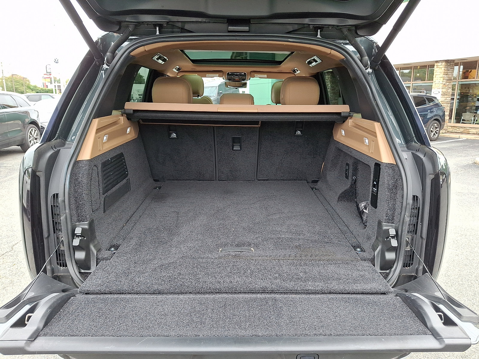 Certified 2023 Land Rover Range Rover SE AWD/4WD image 20