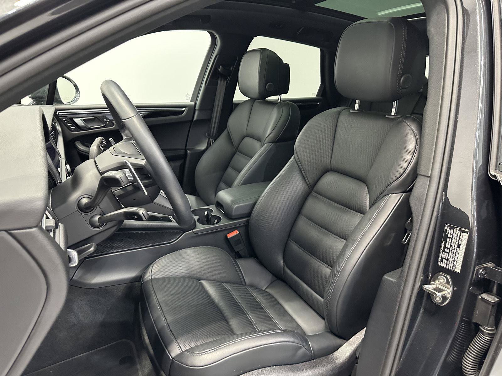 Certified 2026 Porsche Macan AWD/4WD image 5