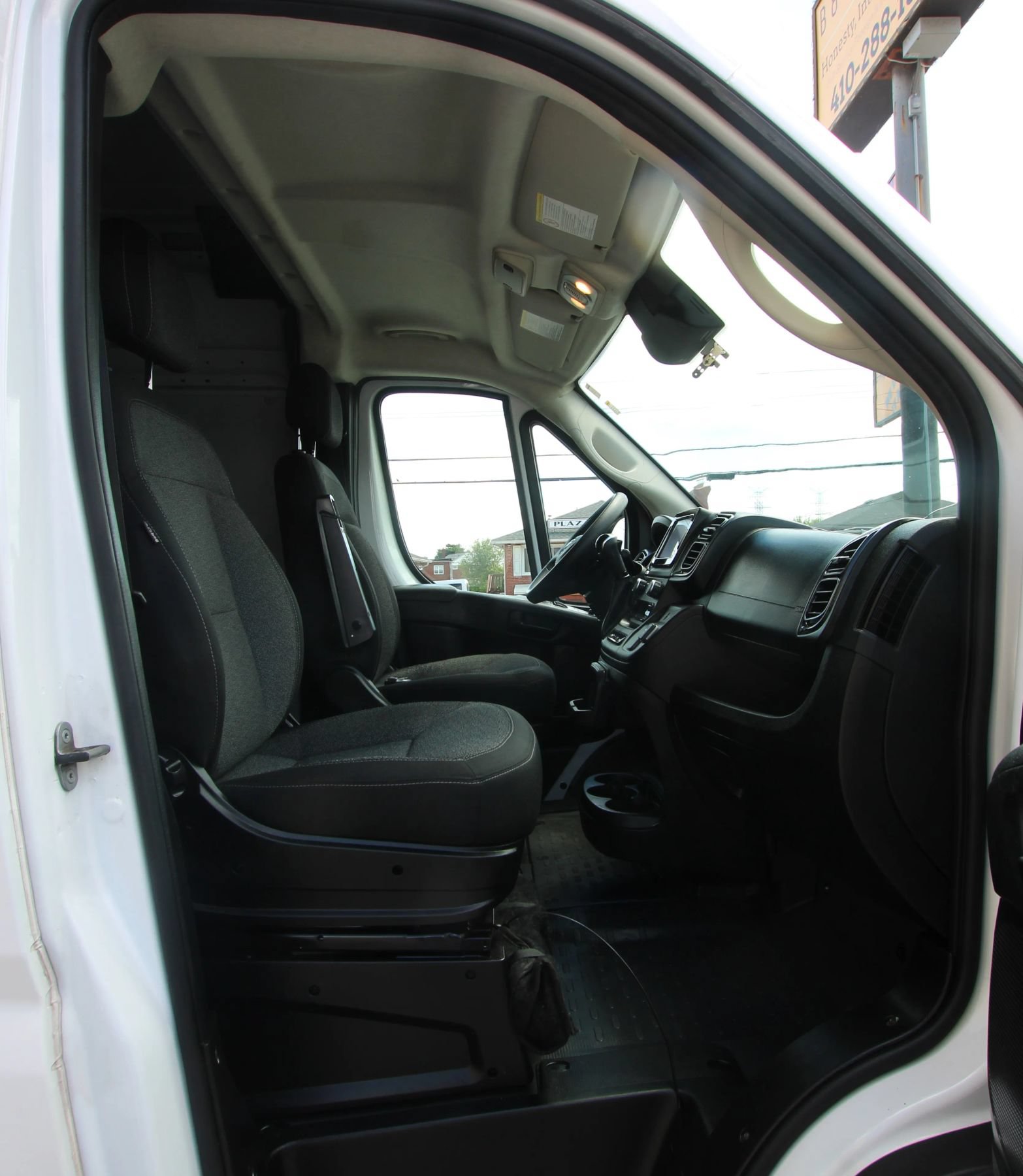 Used 2025 RAM ProMaster 2500 w/ Convenience Group FWD image 10
