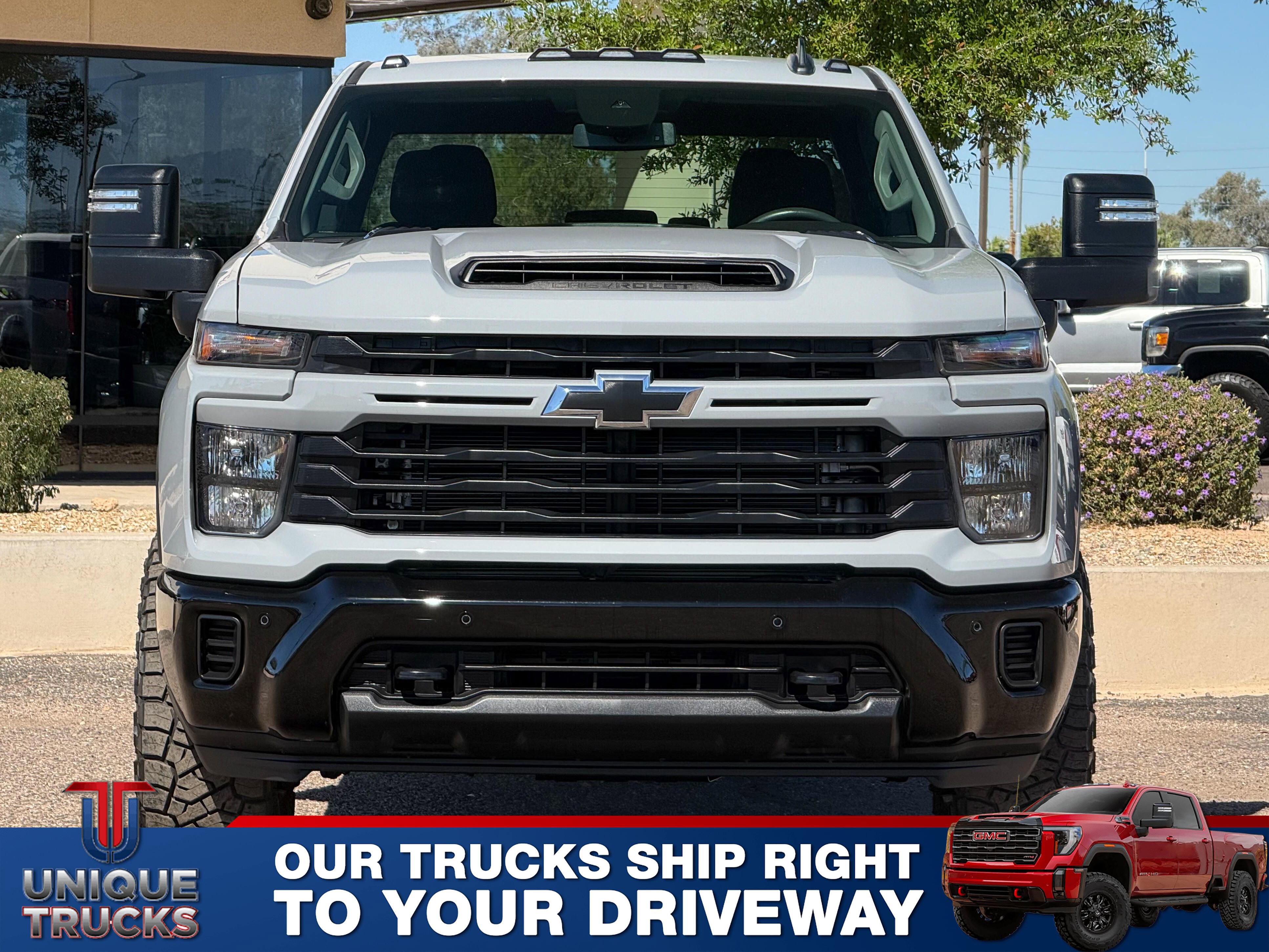 Used 2025 Chevrolet Silverado 2500 Custom w/ Custom Value Package image 2