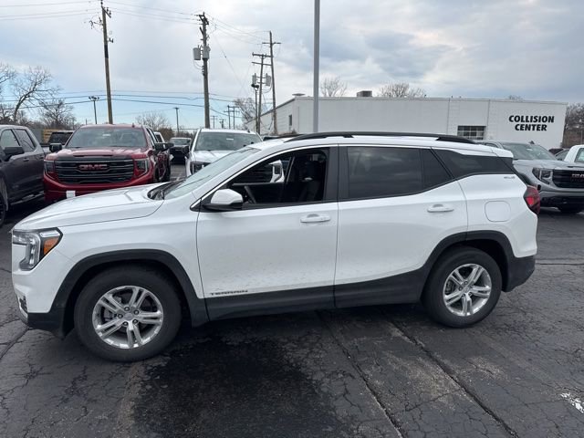 Used 2024 GMC Terrain SLE w/ Driver Convenience Package image 5