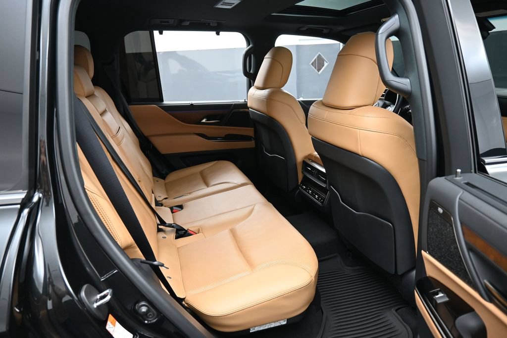 Used 2024 Lexus LX 600 4WD w/ Appearance Package image 31