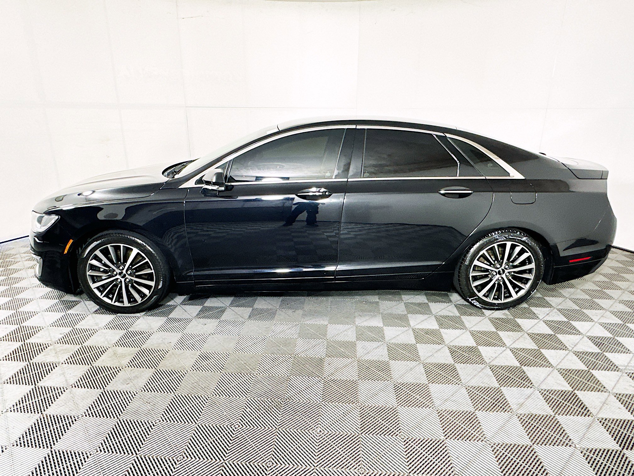 Used 2019 Lincoln MKZ Premiere image 6