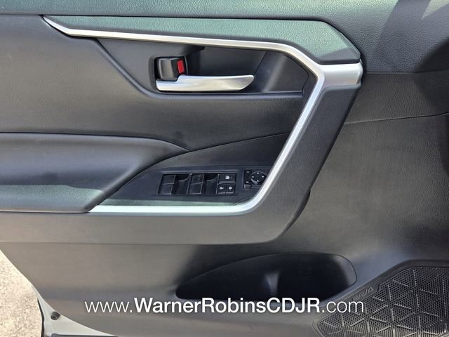 Used 2019 Toyota RAV4 XLE FWD image 31