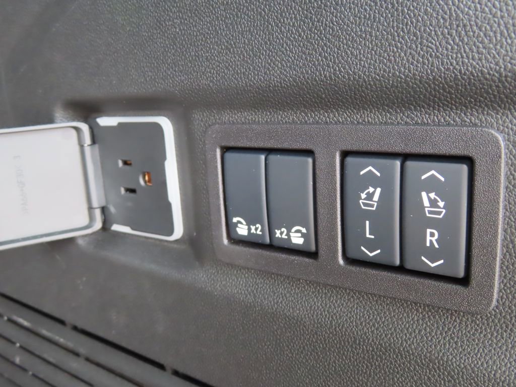 Certified 2025 GMC Yukon AT4 w/ AT4 Premium Package image 34