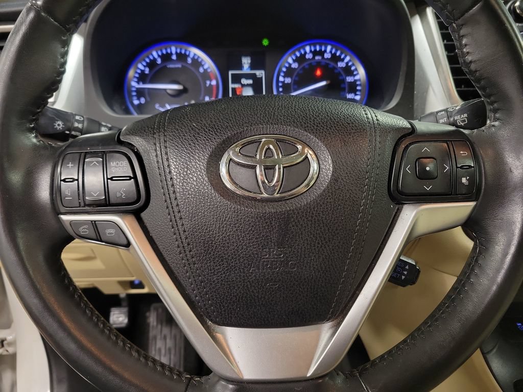 Used 2016 Toyota Highlander XLE AWD/4WD image 23