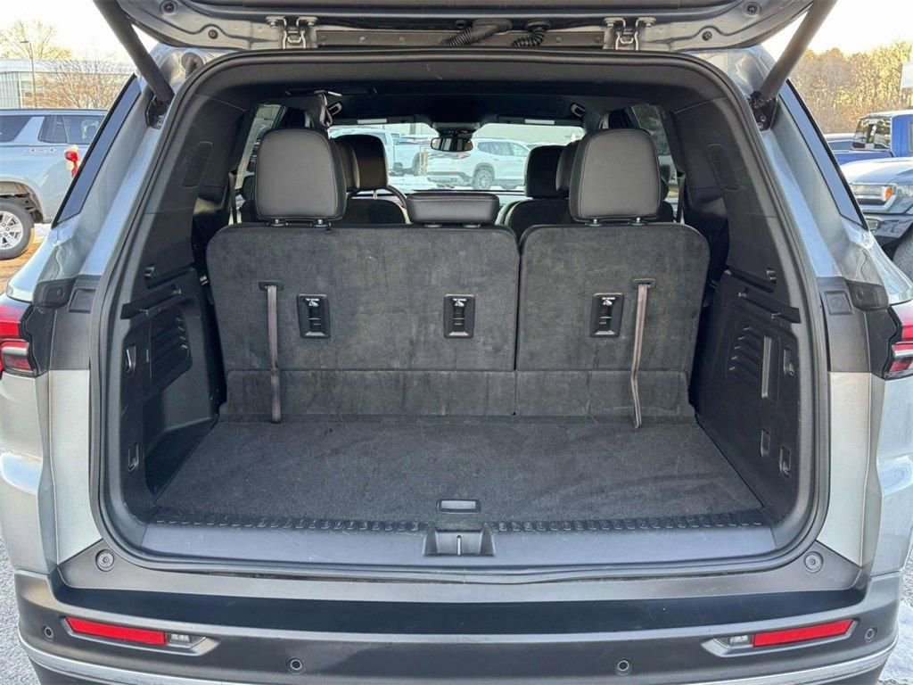 Used 2025 Buick Enclave Preferred AWD/4WD image 16