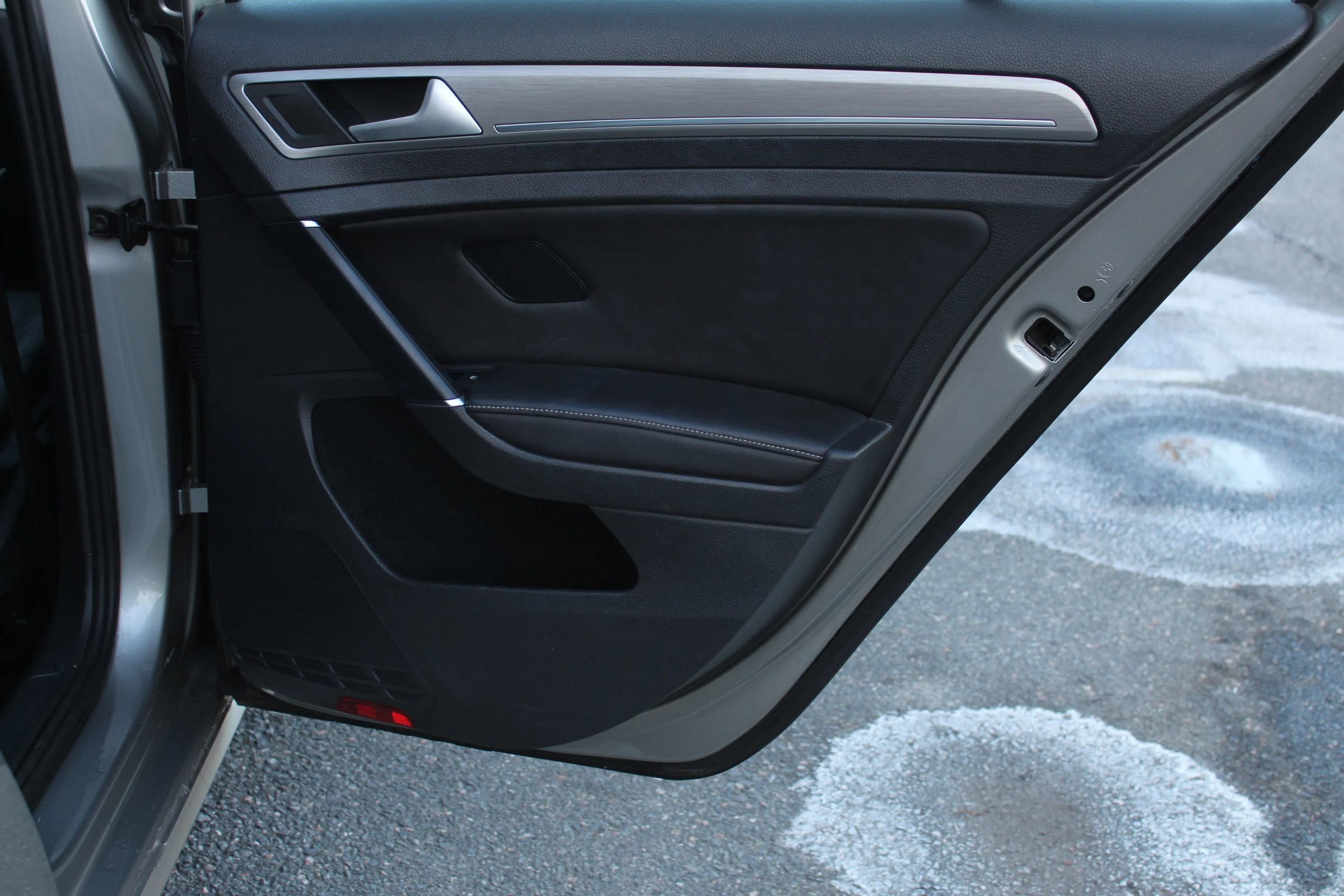 Used 2016 Volkswagen Golf SE w/ Lighting Package image 16