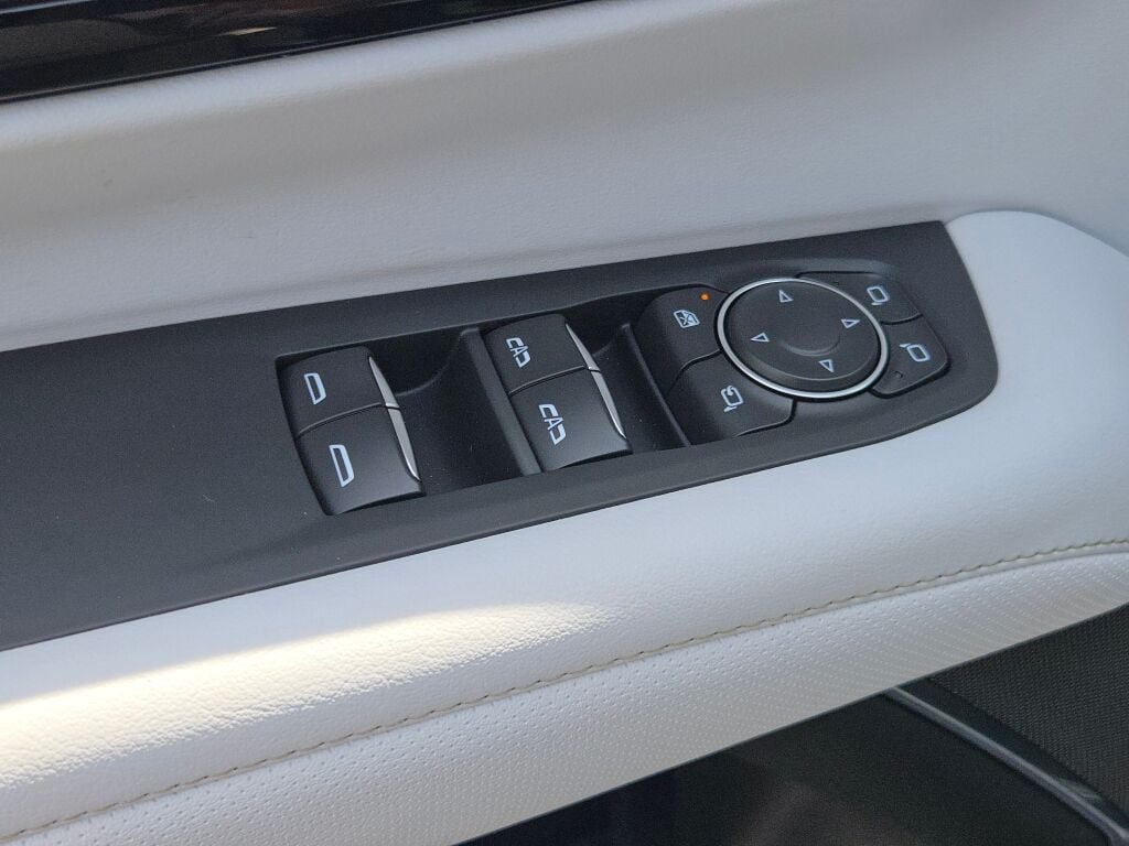 Used 2026 Chevrolet Suburban Premier AWD/4WD image 25