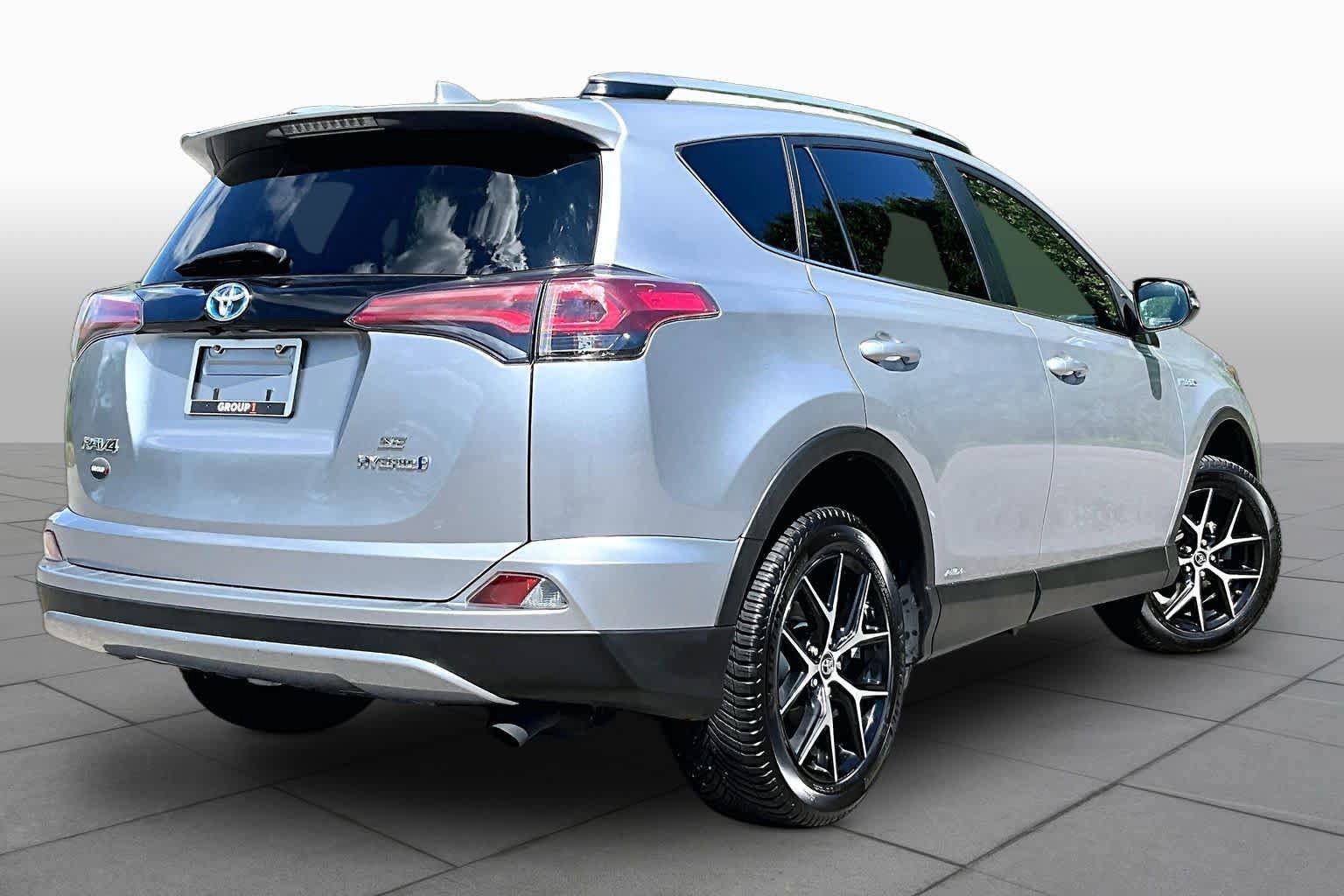 Used 2018 Toyota RAV4 SE AWD/4WD image 13