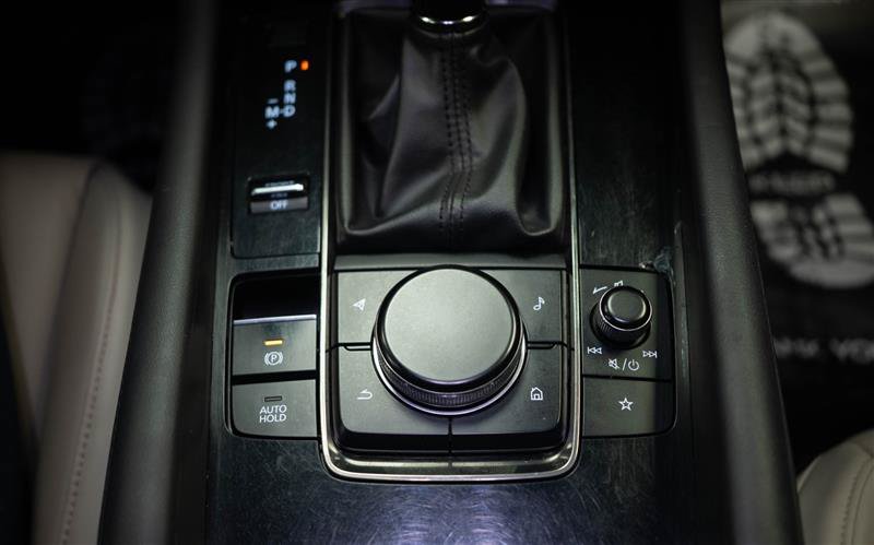 Used 2020 MAZDA MAZDA3 Hatchback w/ Preferred Package FWD image 24