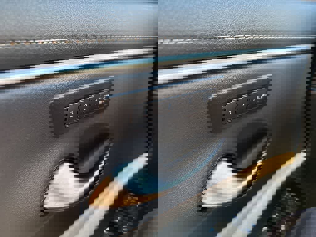 Used 2025 Lexus ES 300h w/ Premium Package image 13