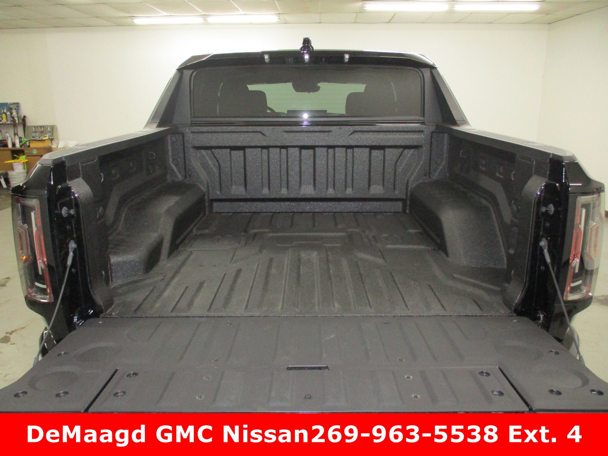 New 2026 GMC Hummer EV 4x4 Crew Cab w/ LPO, Dark Essentials Package image 5