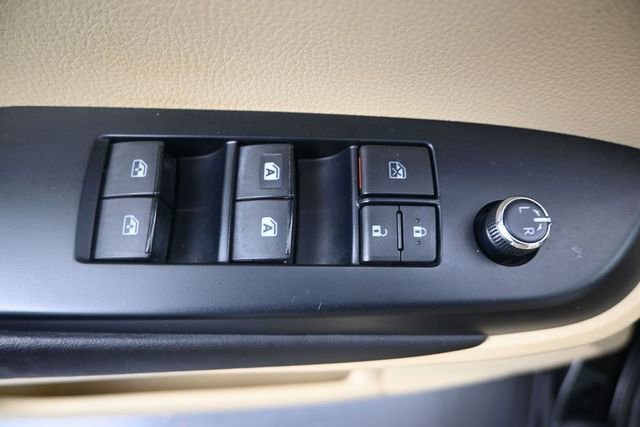 Used 2017 Toyota Highlander XLE FWD image 12