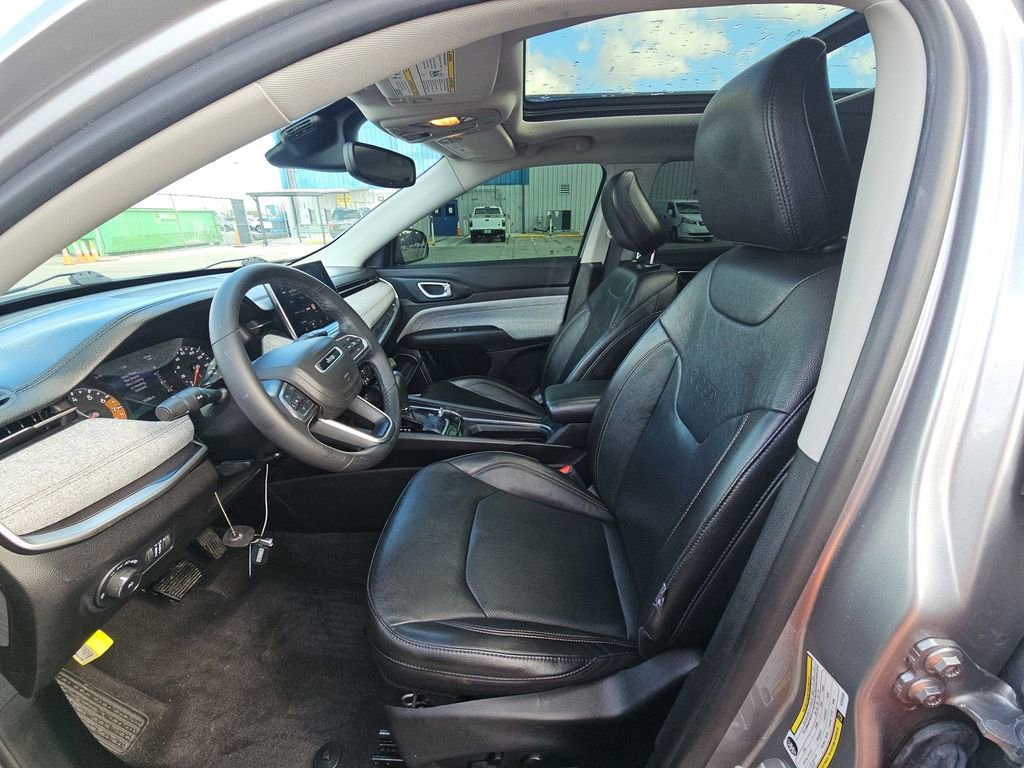 Used 2022 Jeep Compass Latitude w/ Sun and Sound Group image 11