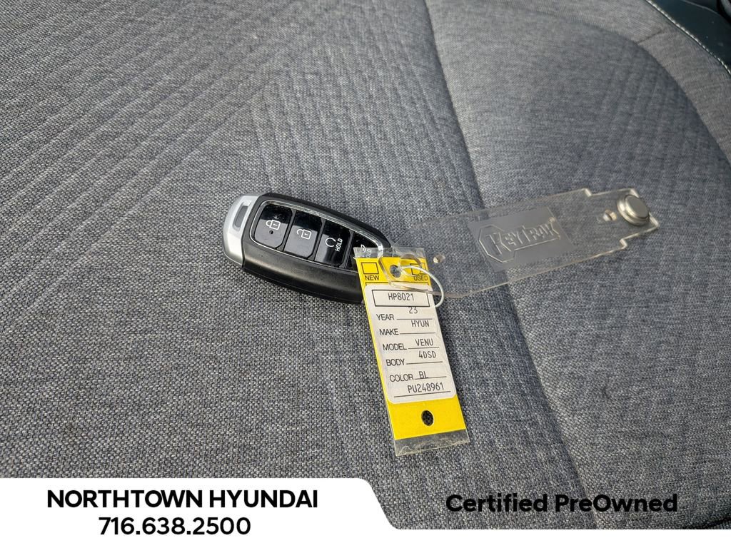 Used 2023 Hyundai Venue Limited image 21
