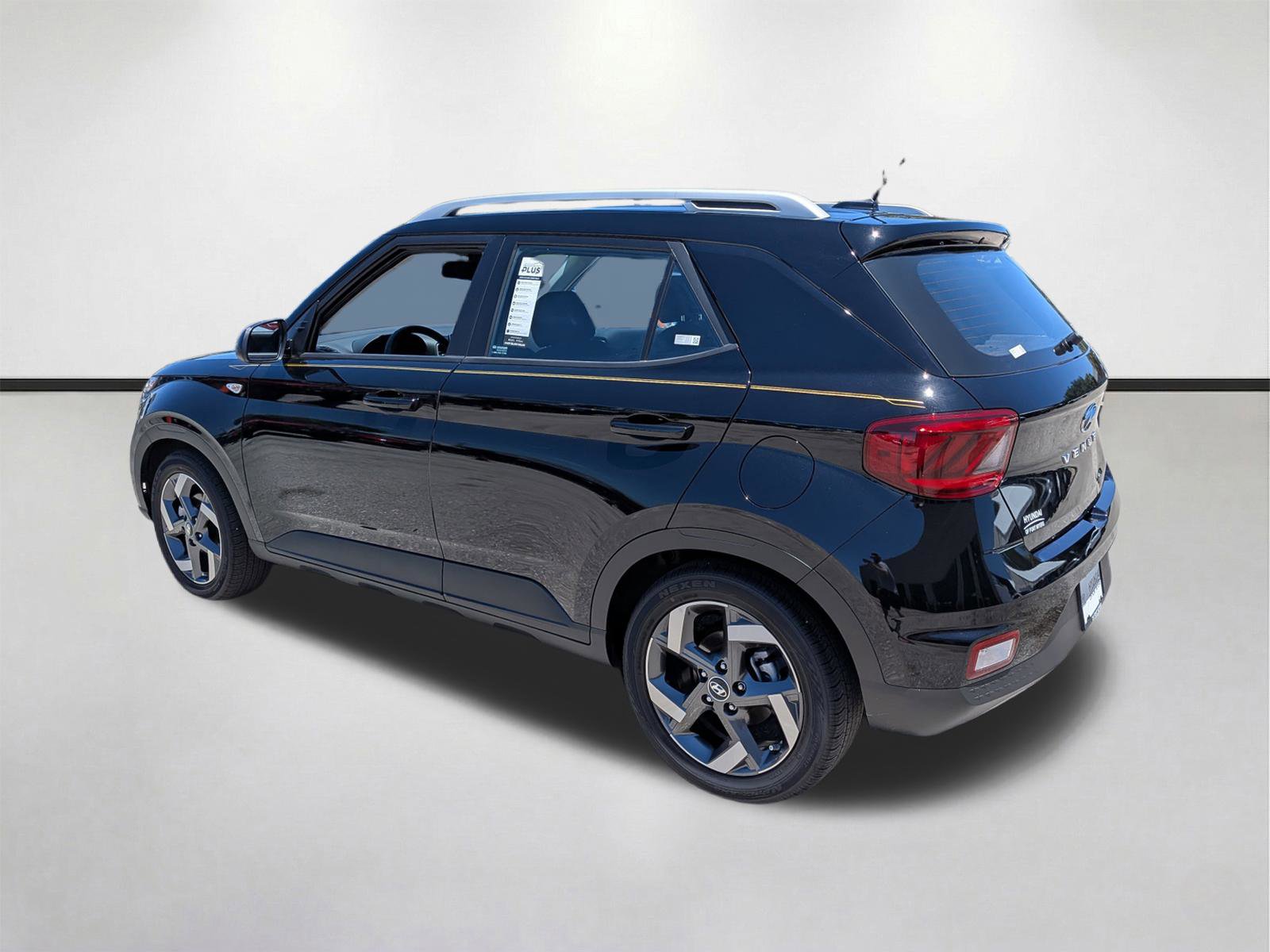 Used 2023 Hyundai Venue SEL FWD image 6