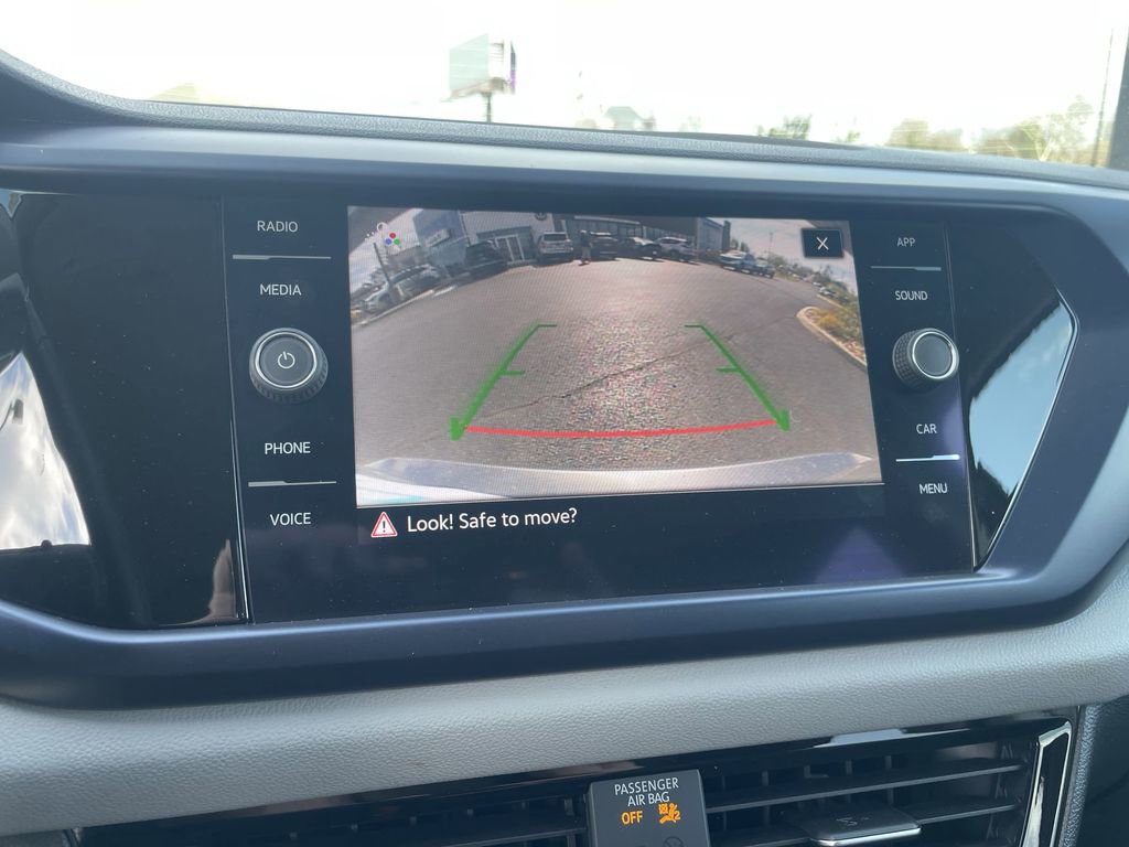 Certified 2022 Volkswagen Taos SE image 12