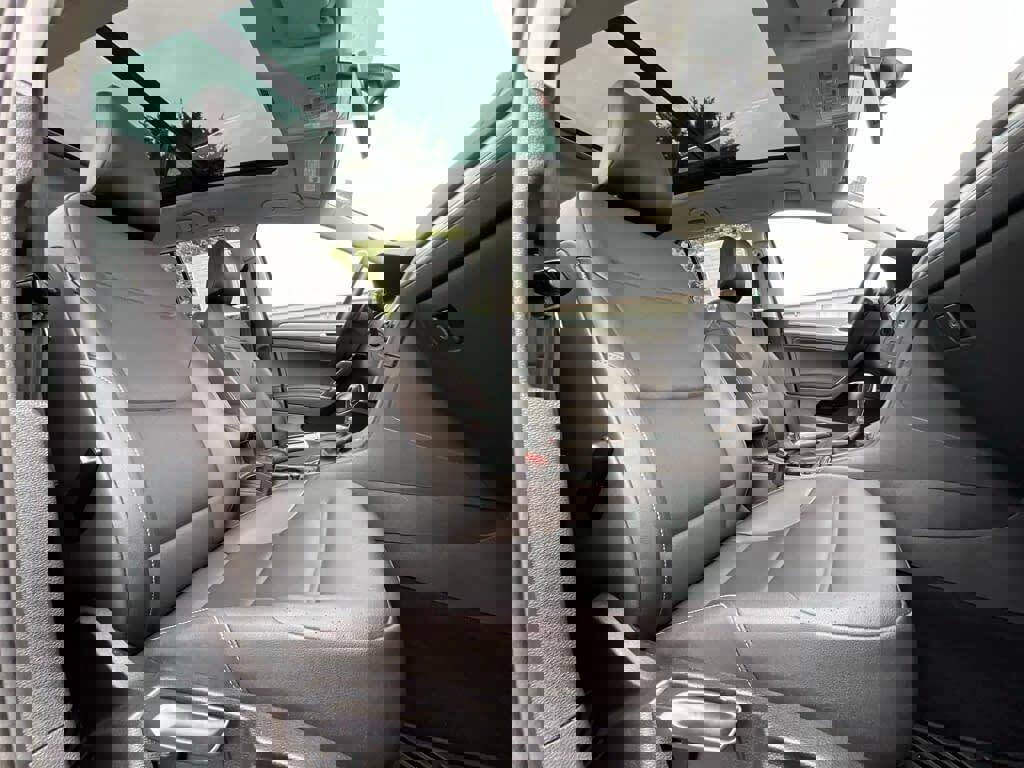 Used 2016 Volkswagen Golf SE w/ Lighting Package image 12