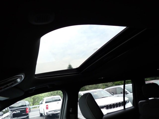 New 2025 Jeep Grand Cherokee L Laredo w/ Luxury Tech Group I image 18