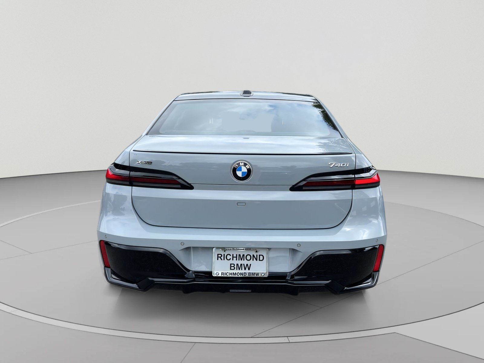 New 2025 BMW 740i xDrive w/ Executive Package AWD/4WD image 4