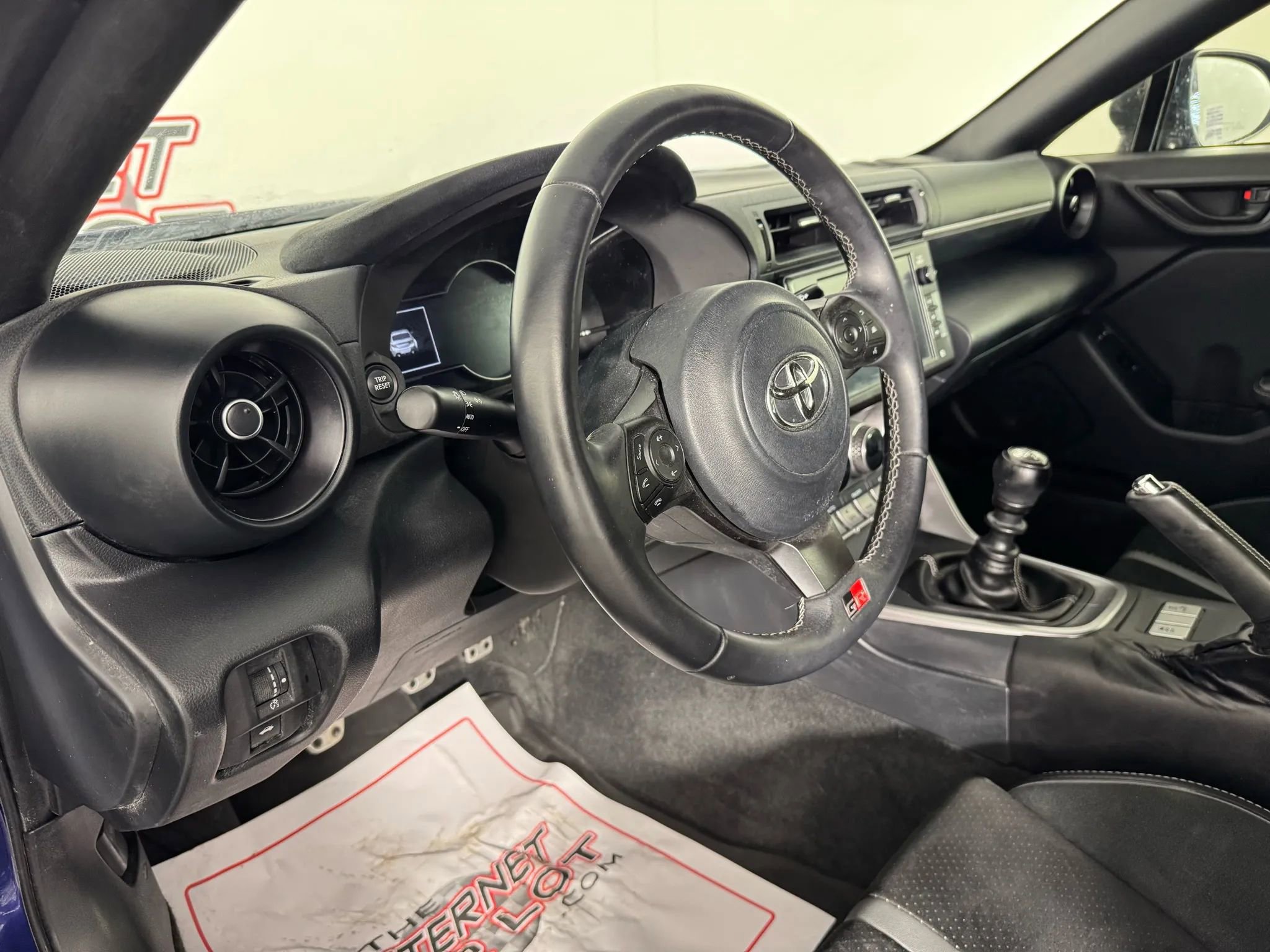 Used 2024 Toyota GR86 Premium RWD image 10