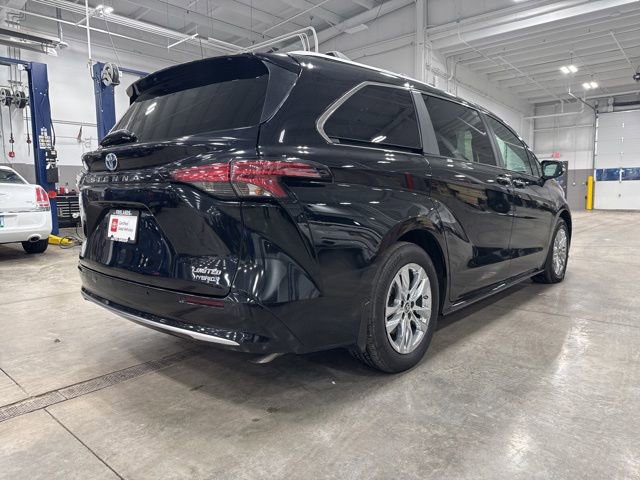 Certified 2024 Toyota Sienna Limited image 7