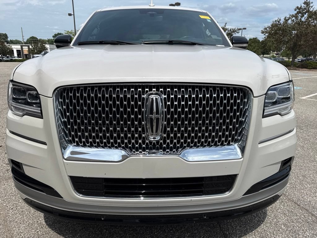 Used 2024 Lincoln Navigator Reserve AWD/4WD image 8