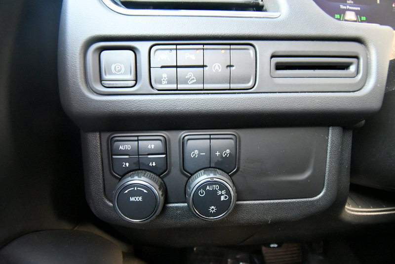 Used 2024 Chevrolet Tahoe Premier AWD/4WD image 19