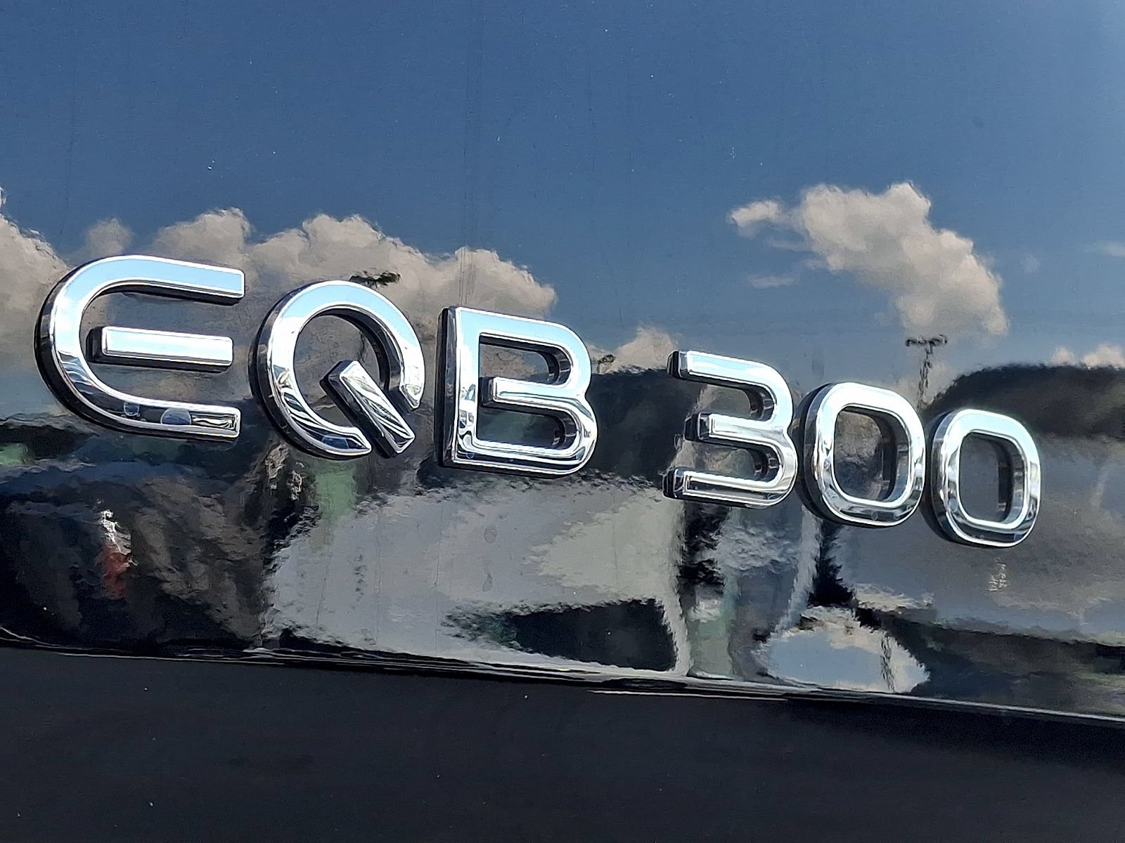 Certified 2024 Mercedes-Benz EQB 300 4MATIC image 32