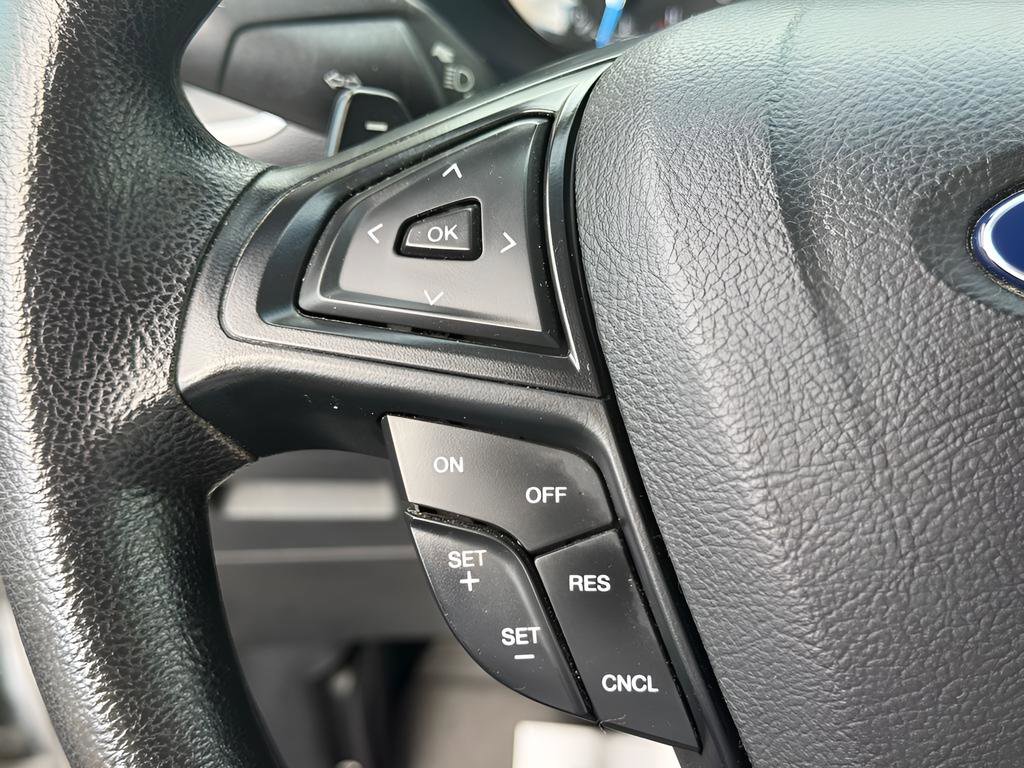 Used 2015 Ford Edge SE image 16